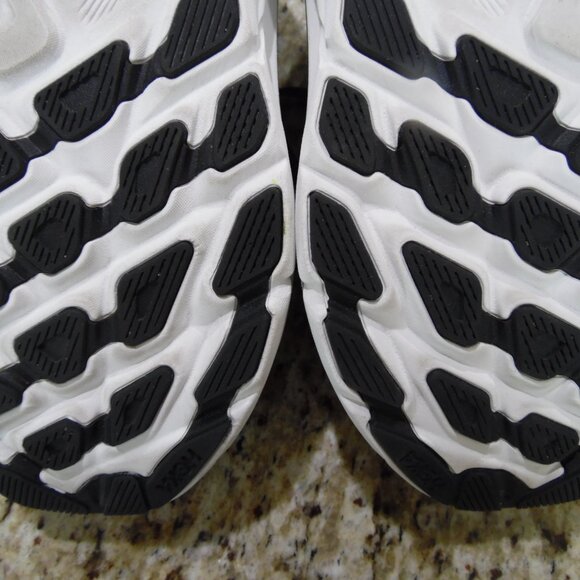 Athletic_Shoes